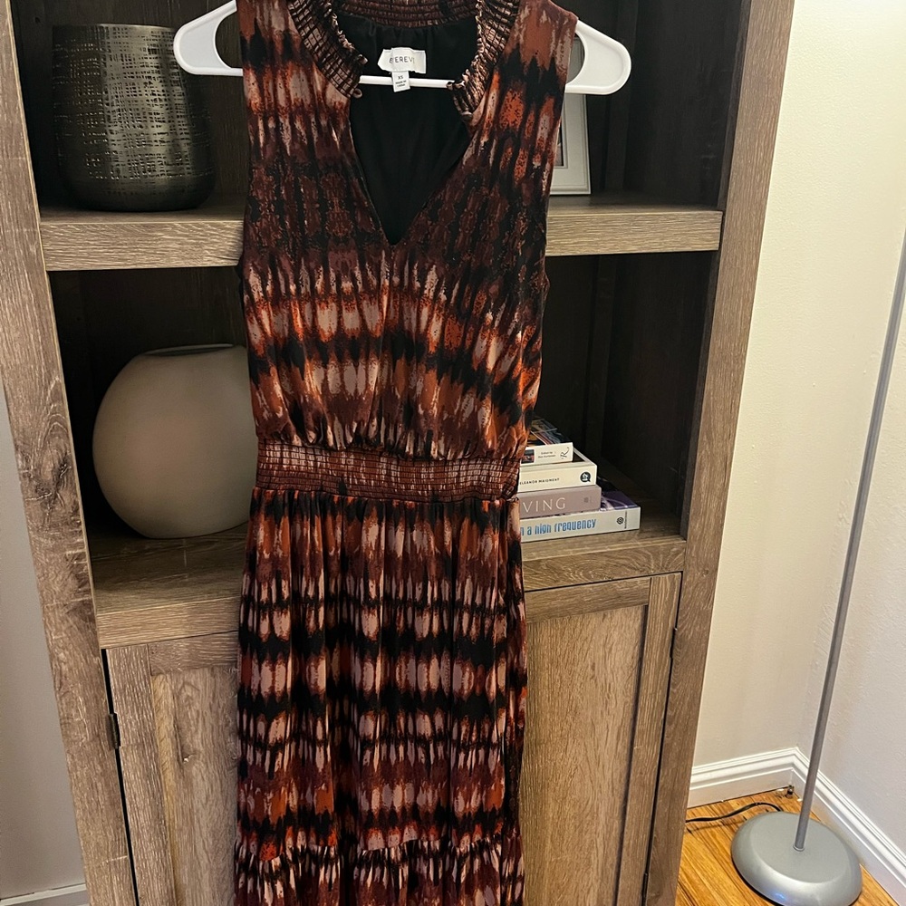 Evereve Brown and Orange V-Neck Sleeveless Maxi Sundress